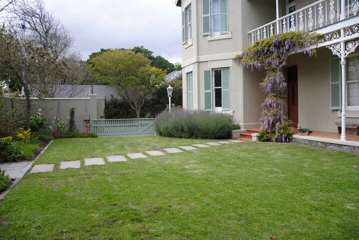 Beau Bonair gallery image 5