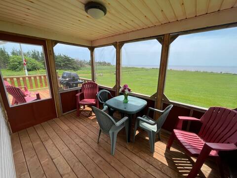 Argyle Retreat Cottage - Beachfront Property