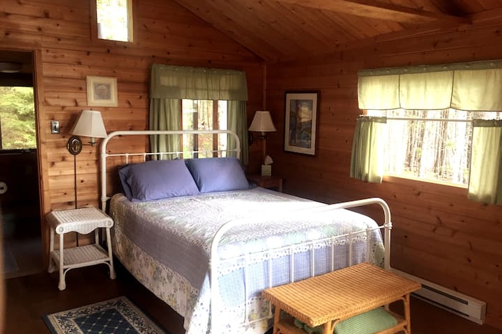 Cottage Bedroom with small ensuite bathroom for additional cost 