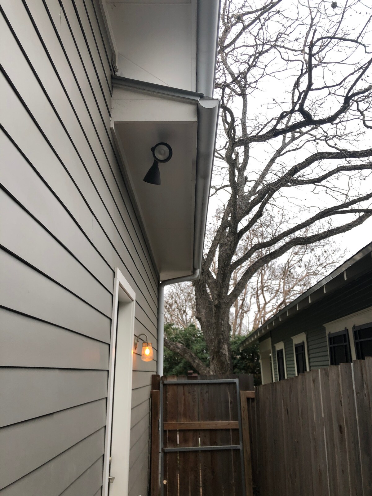 Modern 1 Bed Guest House 3 blocks to Historic SoCo