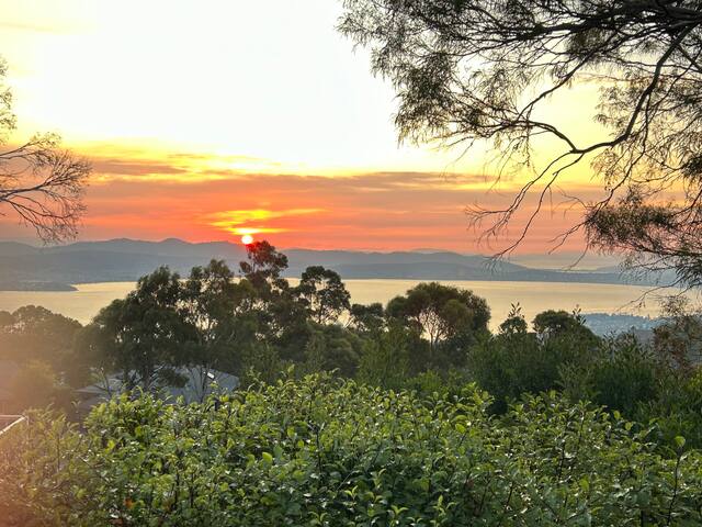 Hillcrest Haven. River Views 10min from Hobart