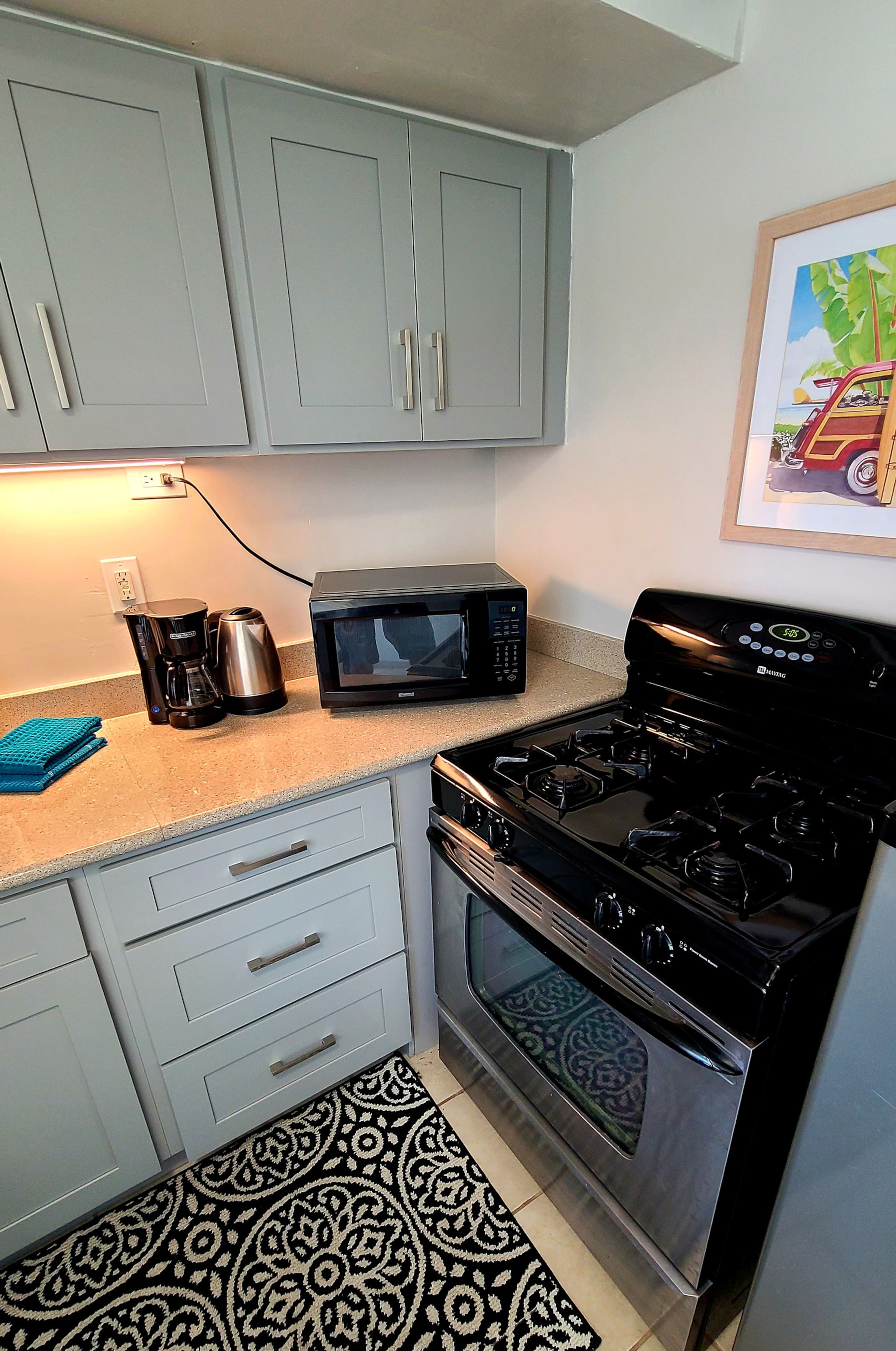 Condo in Honolulu · ★4.8 · Studio · 1 bed · 1 bath - Image 2