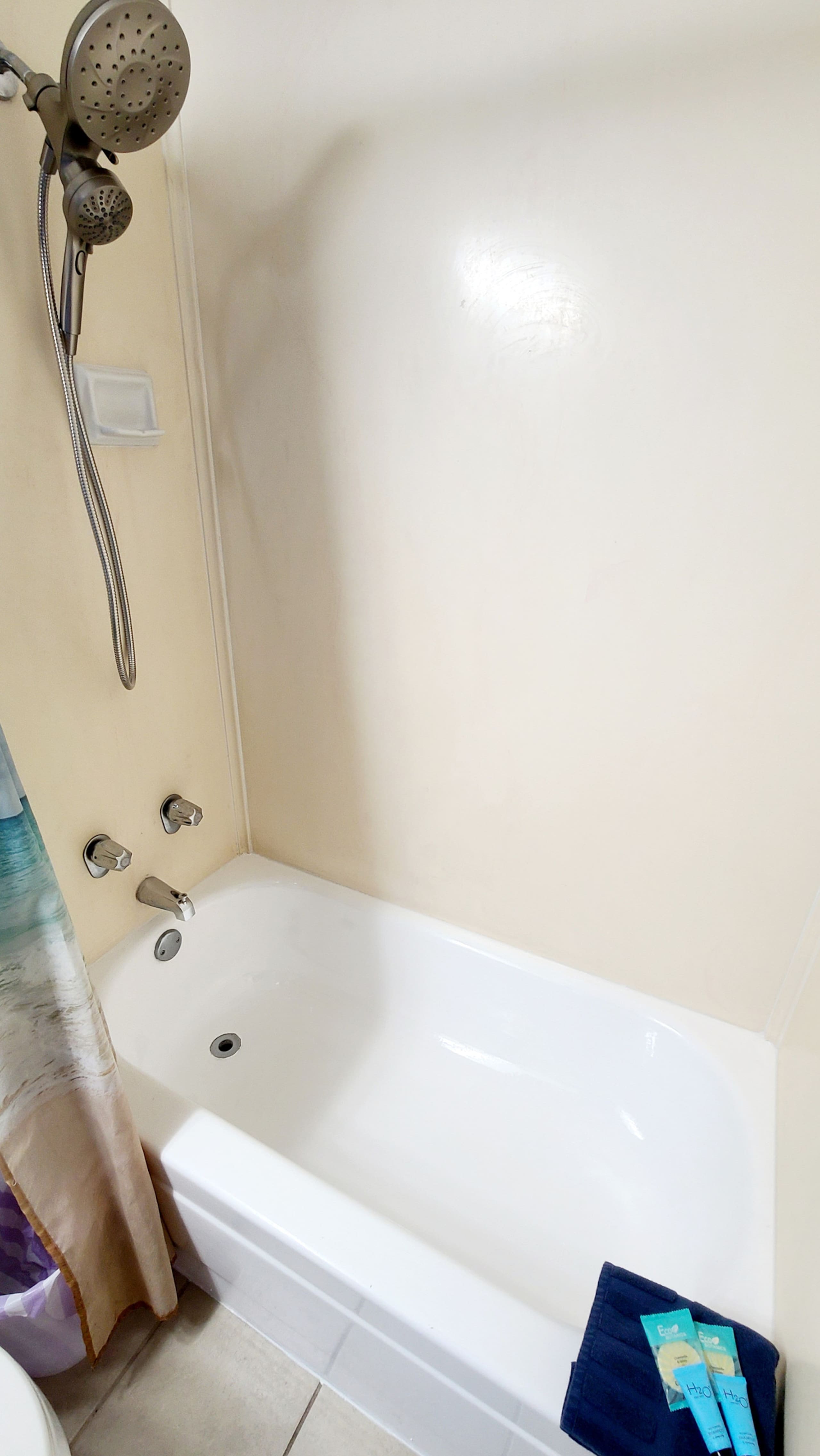 Condo in Honolulu · ★4.8 · Studio · 1 bed · 1 bath - Image 6