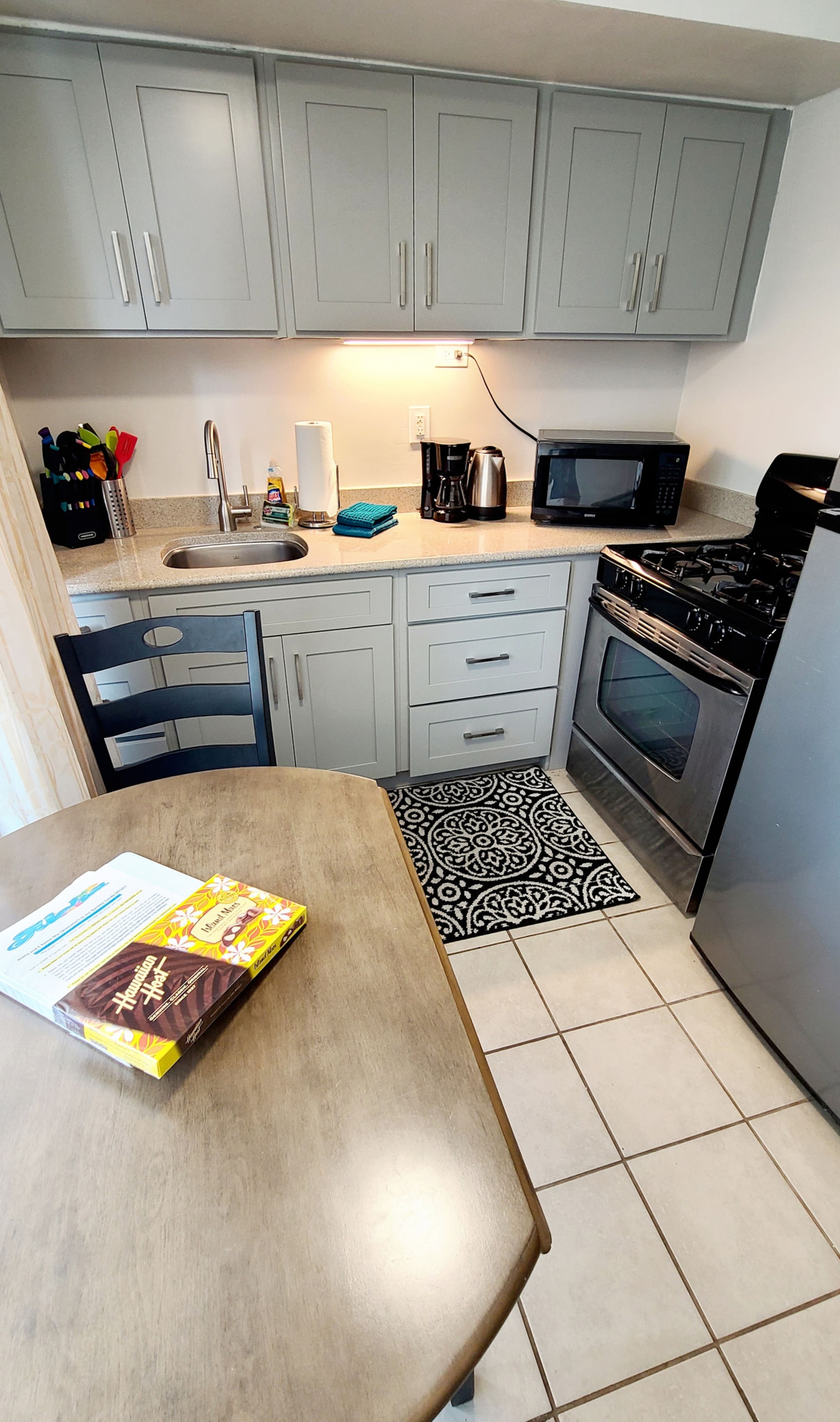 Condo in Honolulu · ★4.8 · Studio · 1 bed · 1 bath - Image 1