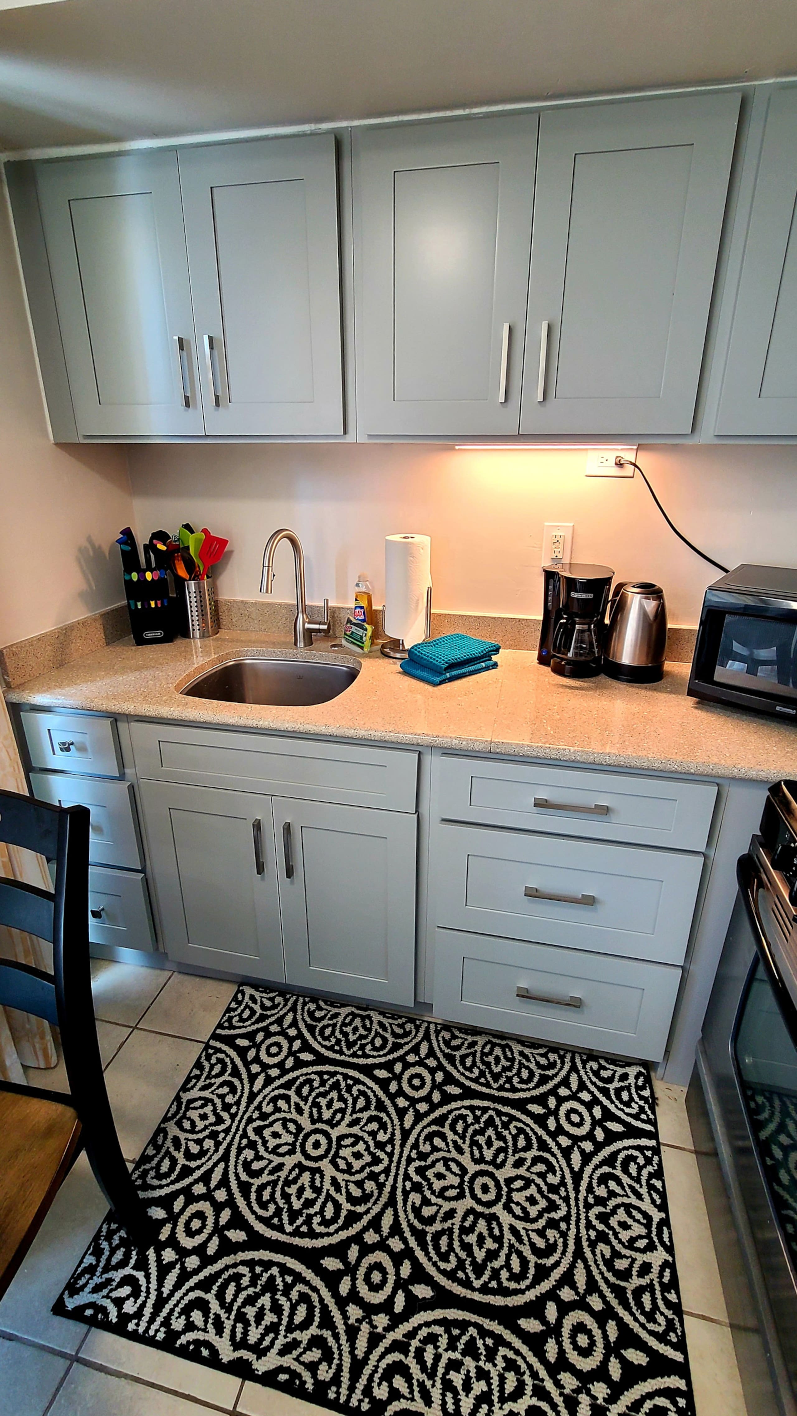 Condo in Honolulu · ★4.8 · Studio · 1 bed · 1 bath - Image 3