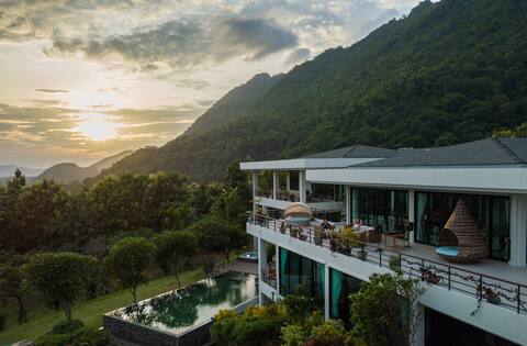 Floating Mountain Villa