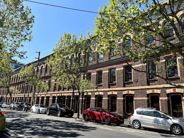 Loft-style townhouse in old hat factory
