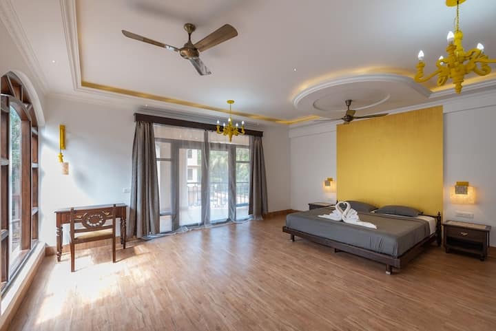 Luxurious bedroom with en-suite bathroom