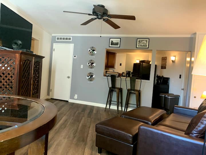 Large 2br/1.5ba Family Suite In The La Foothills - Los Angeles, CA