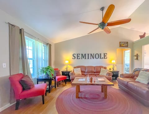 Lake Seminole rental with boat house Wi-Fi