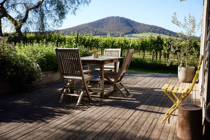 Yarra Valley Vineyard Cottage, premier location