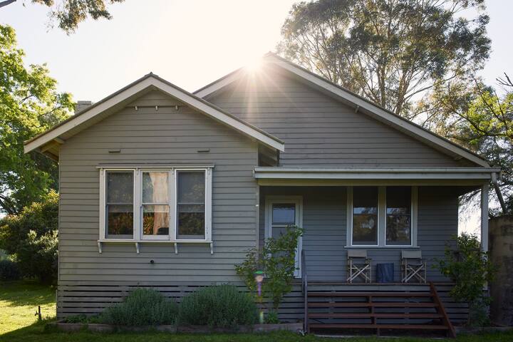 Yarra Valley Vineyard Cottage, premier location gallery image 3