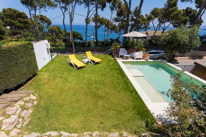 Family Beachfront Villa with Private Pool