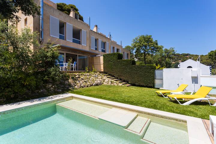 Family Beachfront Villa with Private Pool gallery image 5