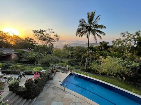 Luxury Home in an Artist's Garden on Lake Victoria
