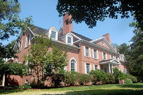 Beautiful Estate! Save 1,500 on week- long stays!