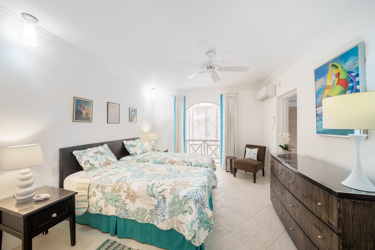 ห้องพัก - เตียงในห้องนี้สามารถนำเสนอเป็นเตียงคิงไซส์หรือเตียงแฝด 2 เตียงตามที่แสดงที่นี่ห้องน้ำในตัว