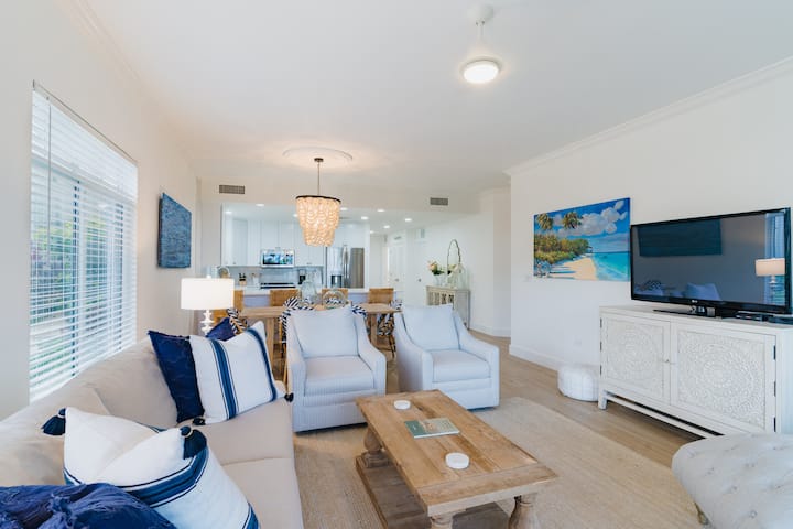 Living room to relax, watch TV or read a book