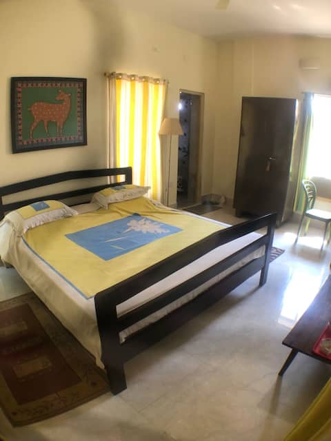 Mahanadi: Spacious room @ Nabagunjara Terrace (A)
