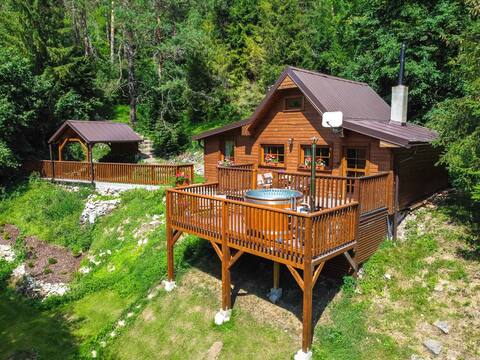THE OWL ROCK CABIN with hot tub & Finnish sauna!