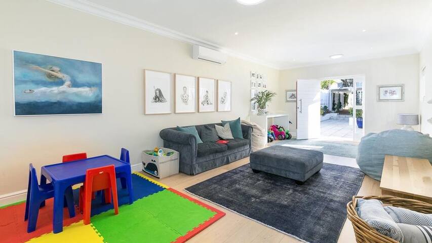 Light & Bright charming home gallery image 2