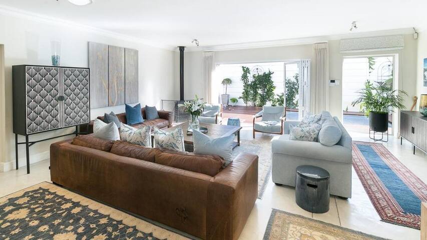 Light & Bright charming home gallery image 3