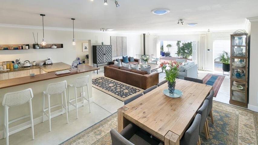 Light & Bright charming home gallery image 5