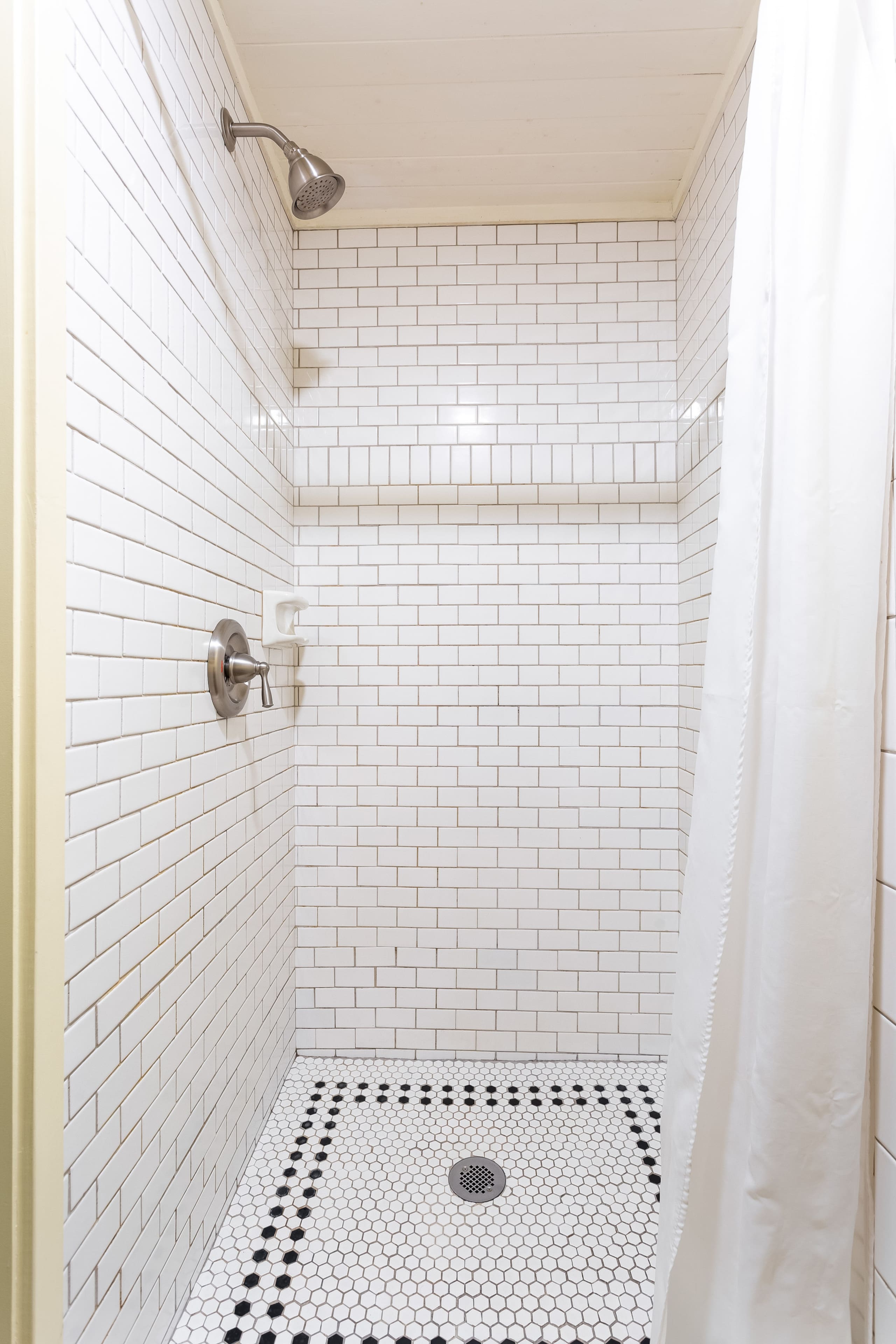 Condo in Kailua-Kona · ★4.9 · Studio · 1 bed · 1 private bath - Image 11