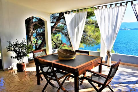 Beautiful family house right next to the beach