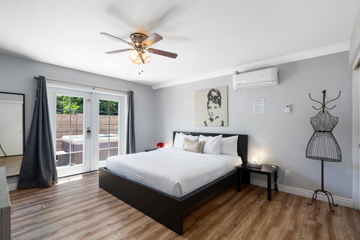 Bain à remous juste devant votre chambre principale ! 