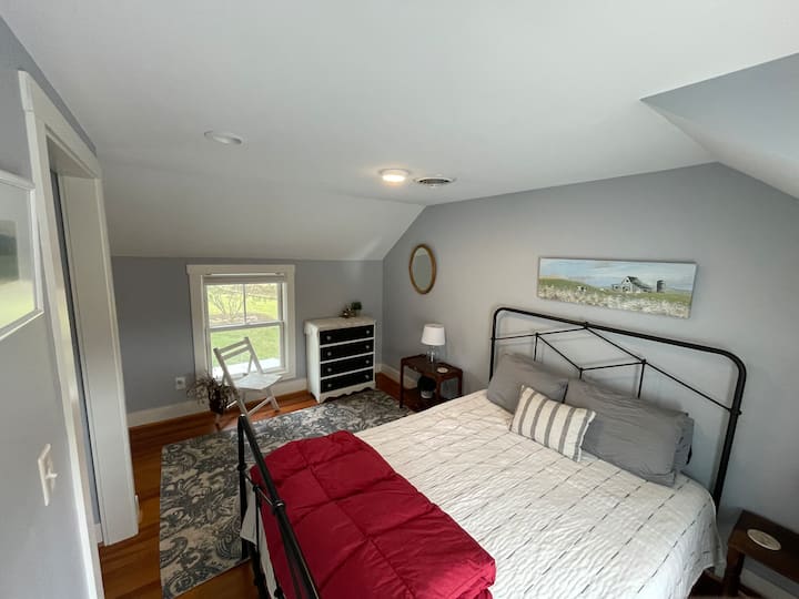 Queen Bedroom upstairs