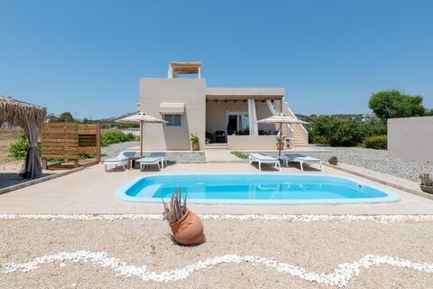Gennadi Serenity House- Beachfront villa with pool