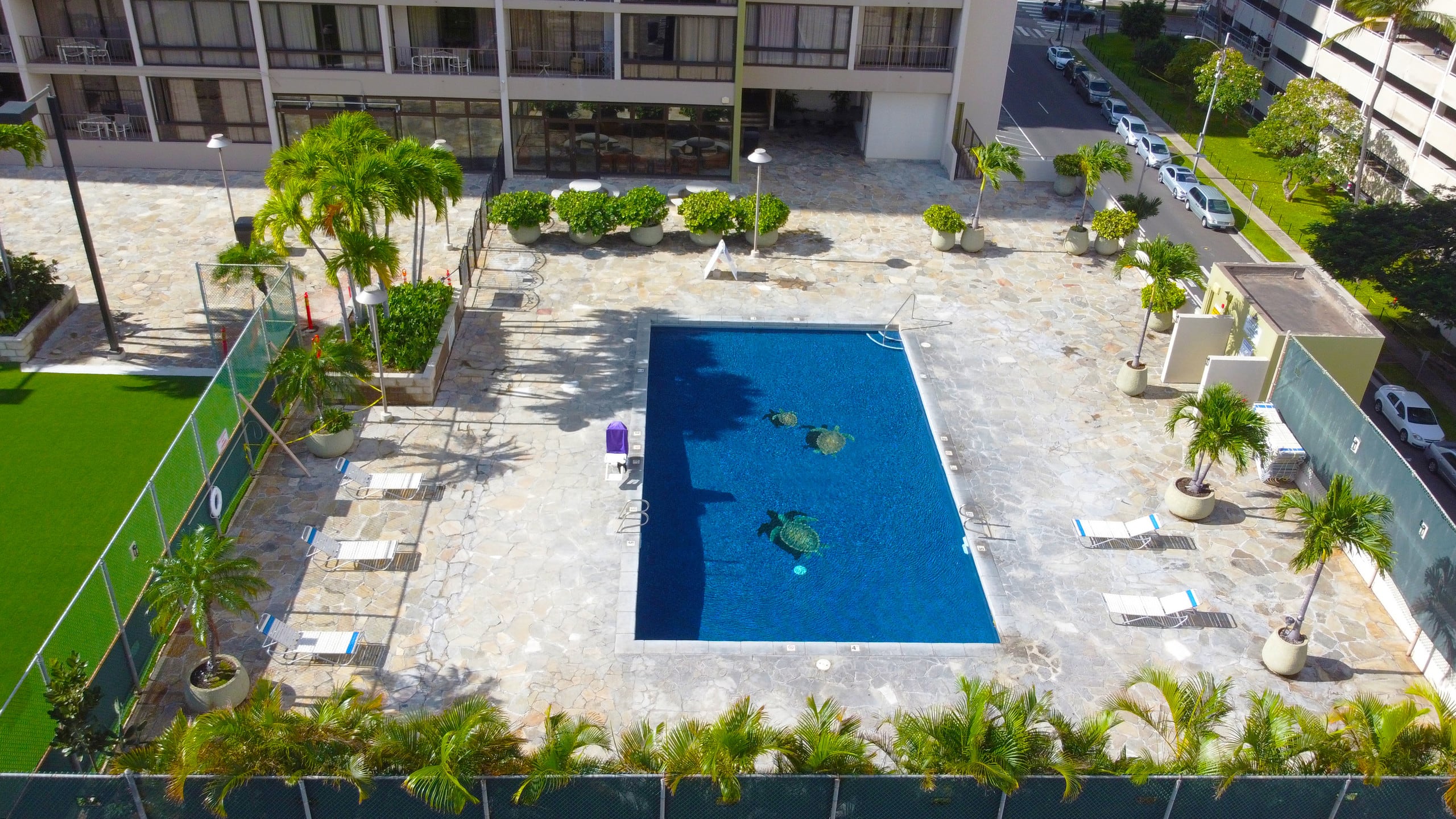 Condo in Honolulu · ★4.81 · 1 bedroom · 2 beds · 1 private bath - Image 10
