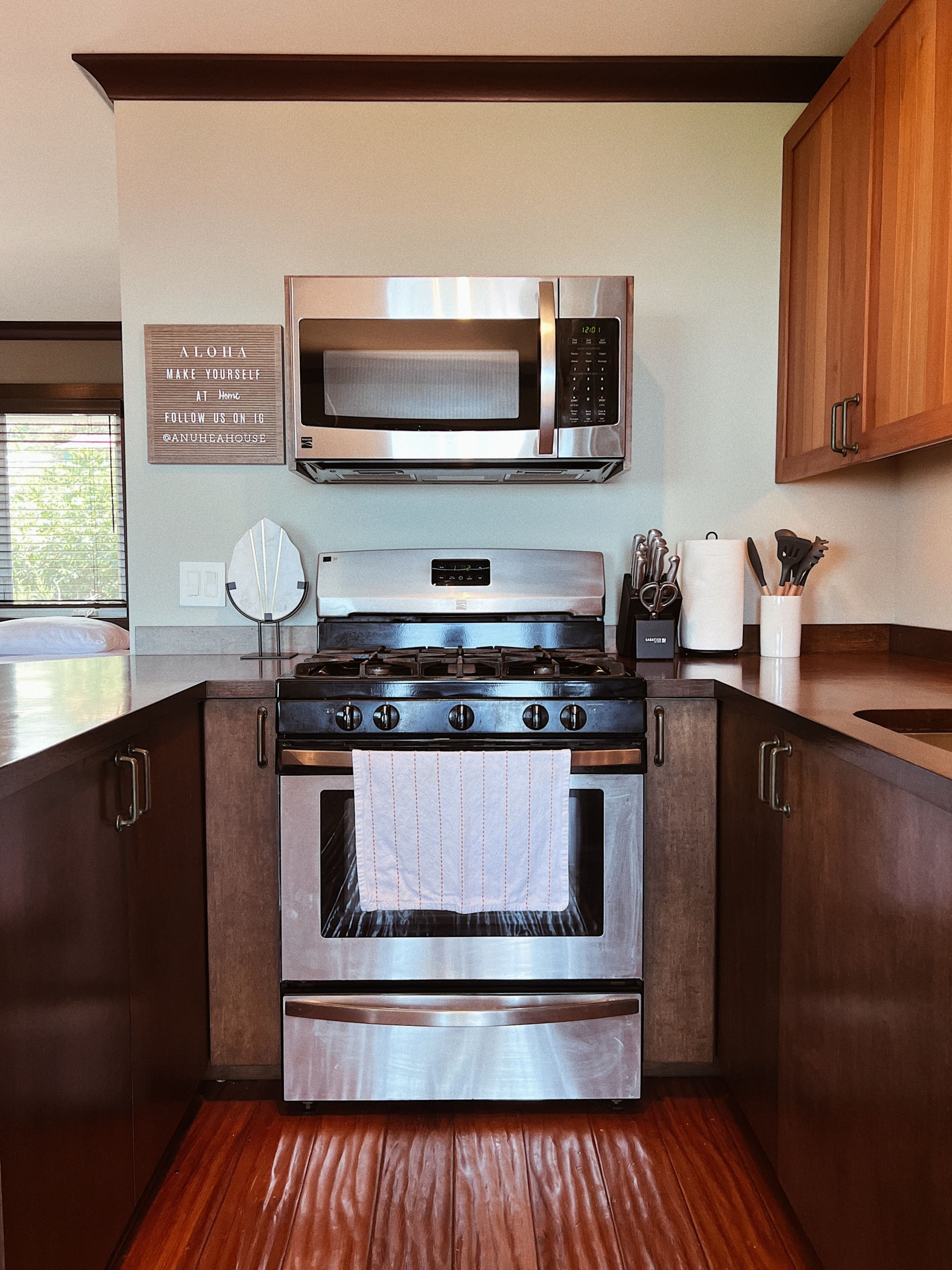 Anuhea House Hema - Beautiful custom-built studio - Image 11