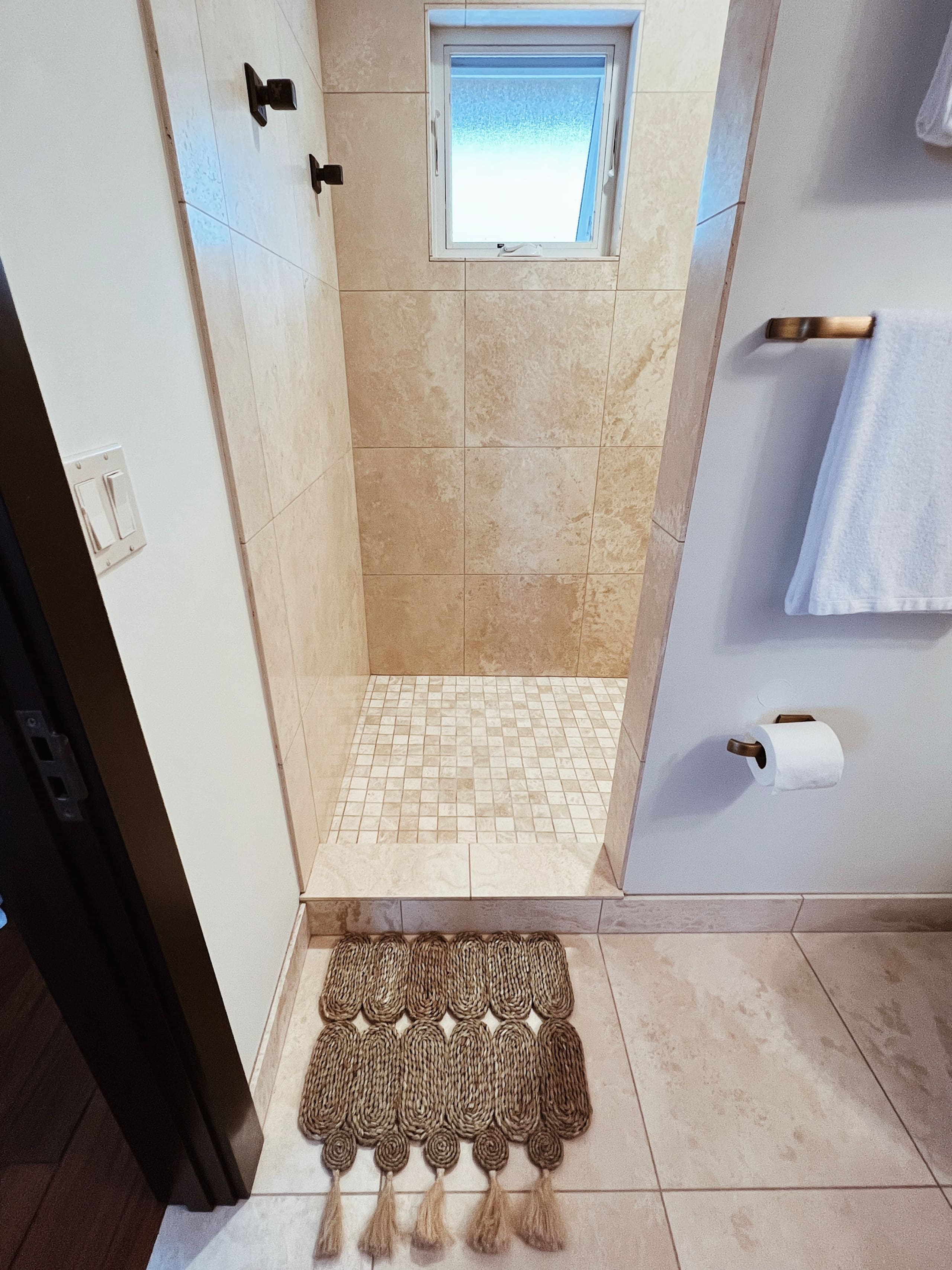 Anuhea House Hema - Beautiful custom-built studio - Image 24
