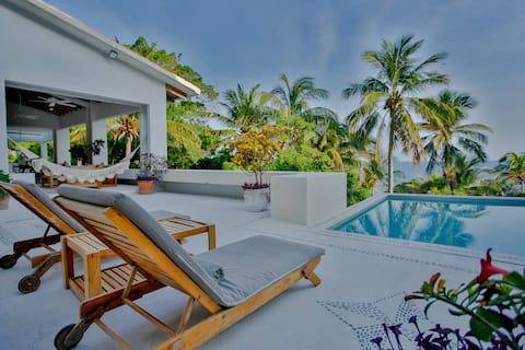 BEACHVilla! 4 Bed, AC, Pool, Secret Cove!