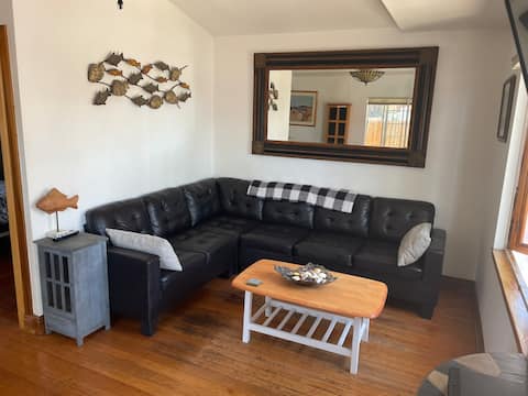 Successful Airbnb property: Classic Beach Bungalow- Walk to beach & Main Stree in Huntington Beach