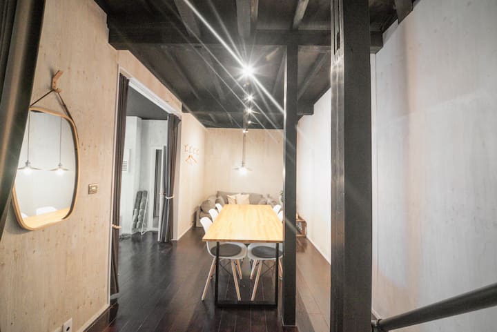 B კორპუსი
[1F საცხოვრებელი სივრცე]

Სასადილო მაგიდისა და გასაშლელი დივნის გარდა, ასევე, არის მრიცხველის მაგიდა, რომელიც იდეალურია სამუშაოდ.

Საცხოვრებელი სივრცე და საძინებელი ერთმანეთის გვერდითაა.

< 1F საცხოვრებელი ფართი >

Არის სასადილო მაგიდა,დივანი და მრიცხველის მაგიდა, რომელიც იდეალურია სამუშაოდ.

Საცხოვრებელი სივრცე და საძინებელი ერთმანეთის გვერდითაა.