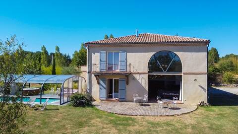 beautiful 350 m2 house with pool, jacuzzi, sauna