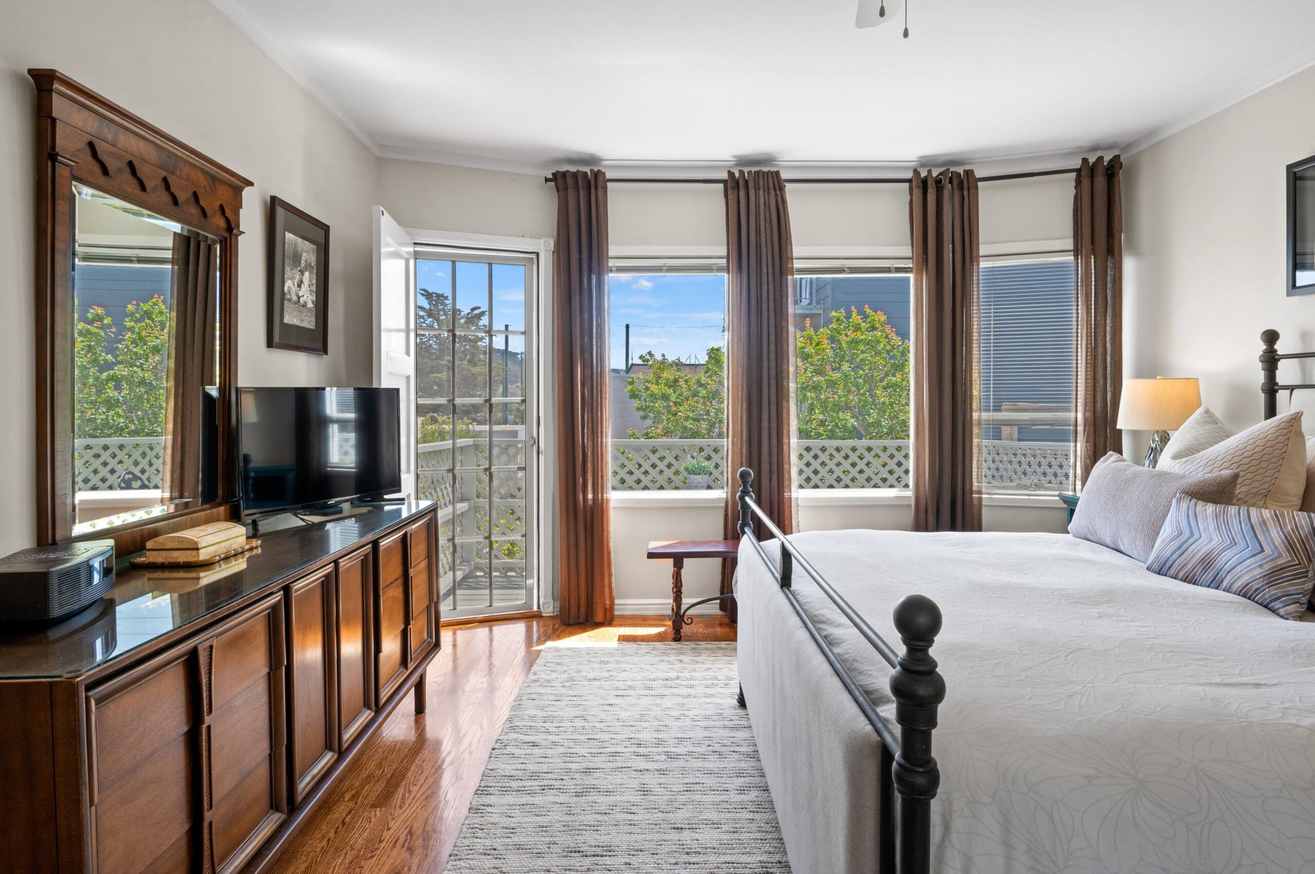 Home in San Francisco · ★4.93 · 3 bedrooms · 3 beds · 2 baths - Image 20