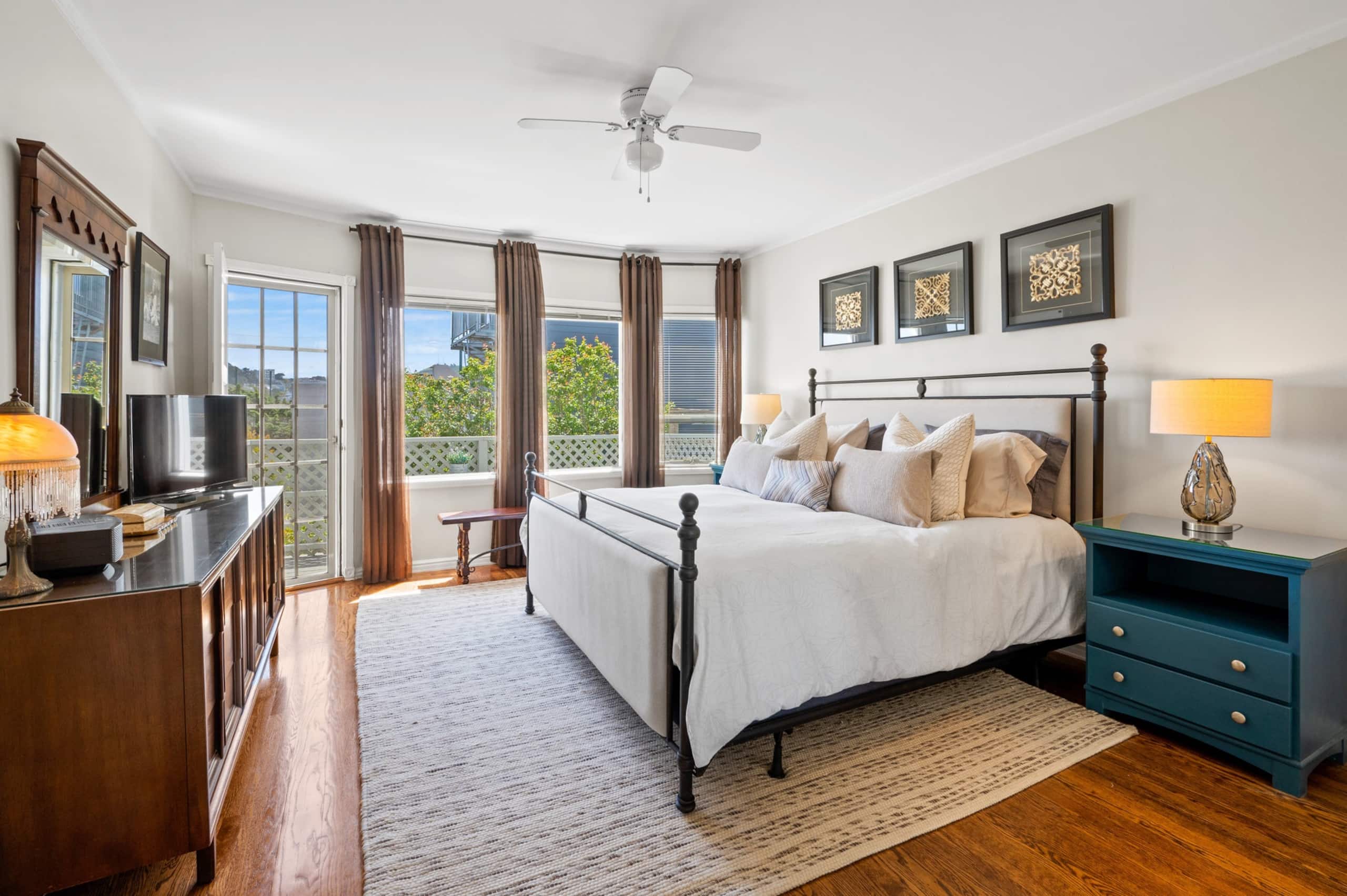 Home in San Francisco · ★4.93 · 3 bedrooms · 3 beds · 2 baths - Image 17