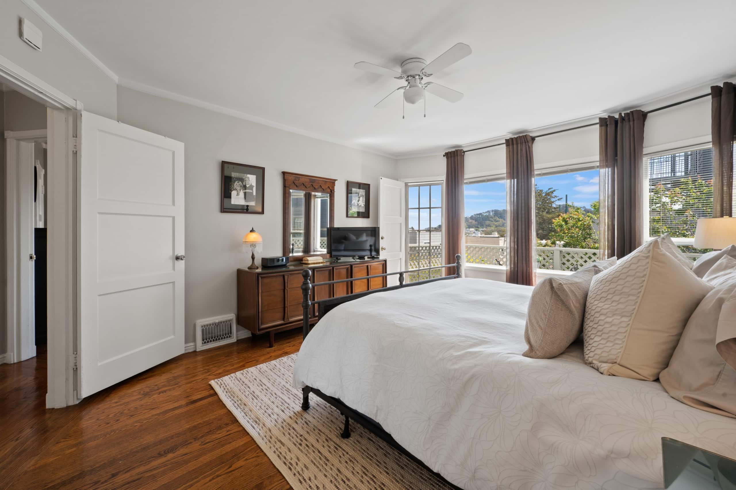 Home in San Francisco · ★4.93 · 3 bedrooms · 3 beds · 2 baths - Image 26