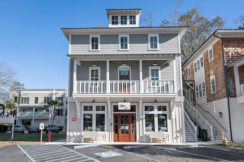 Bluffton Villa in the heart of the Promenade