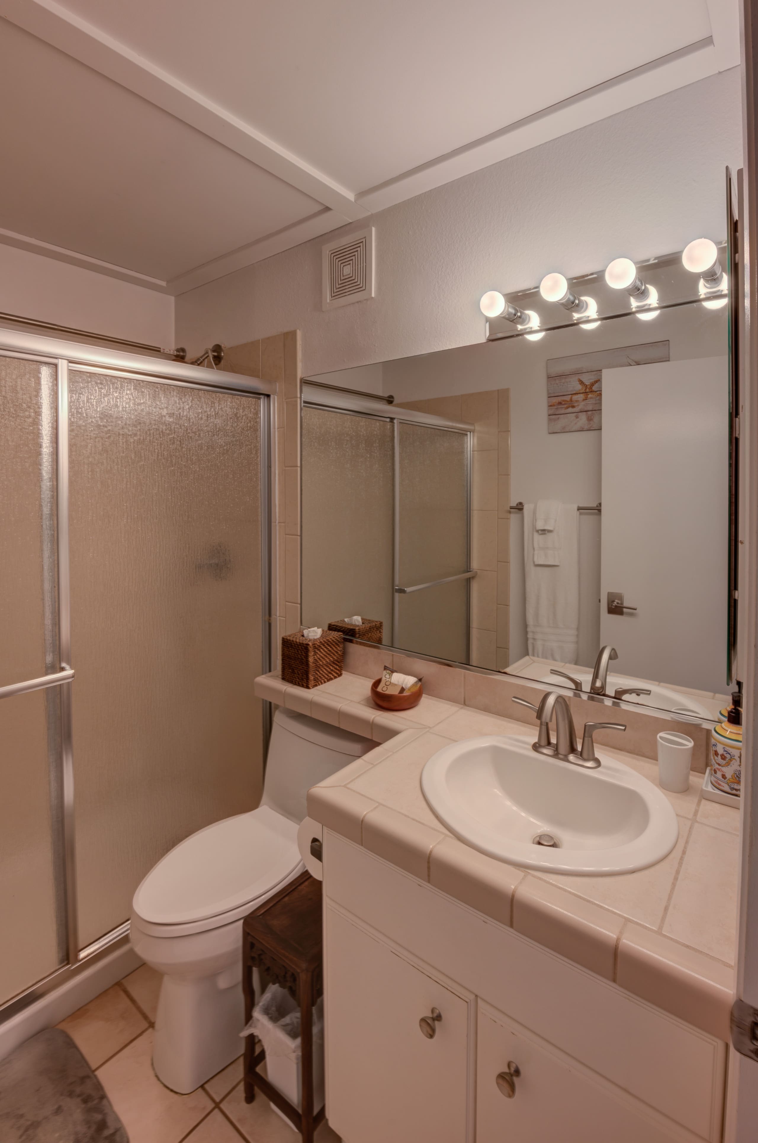 Condo in Lahaina · ★4.95 · 1 bedroom · 2 beds · 1 private bath - Image 11