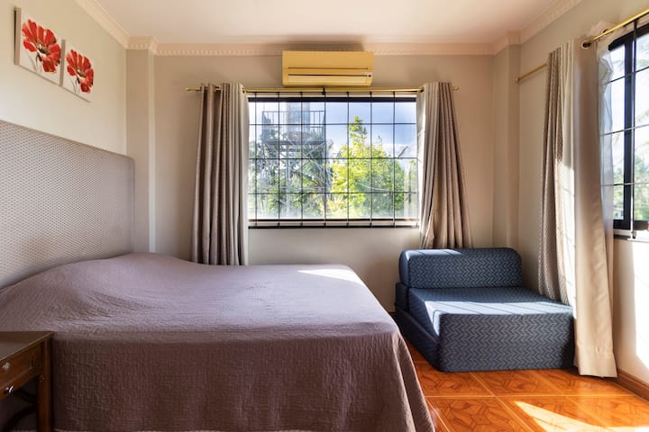 The Master's BR with a suite T/B