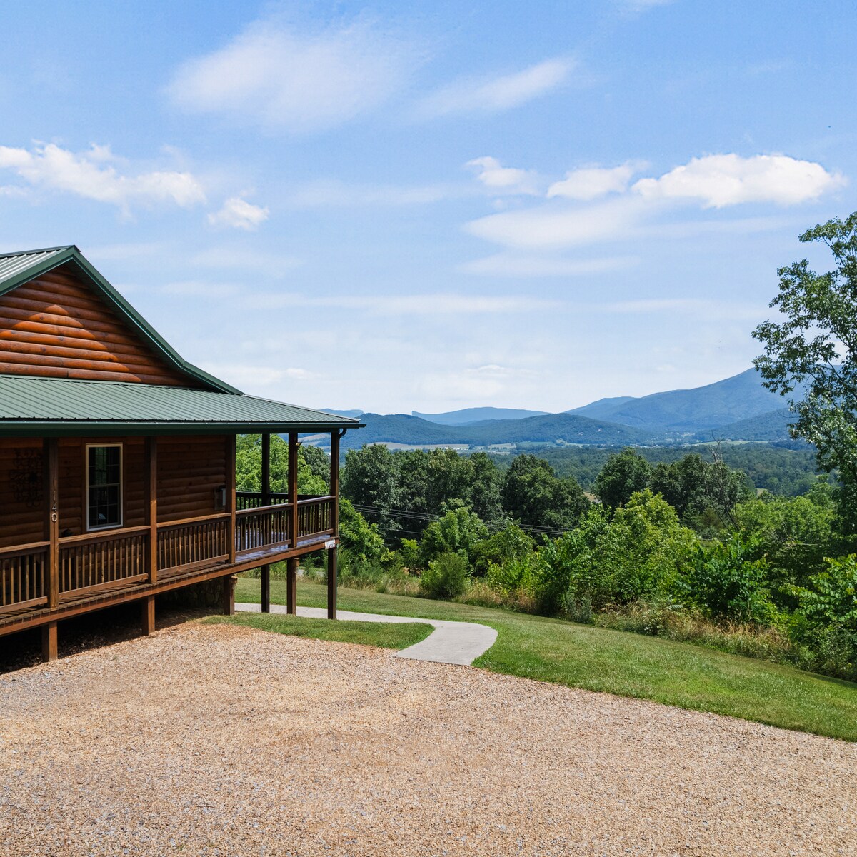 Stunning Mountain Views in Luxurious Log Home! - Cabins for