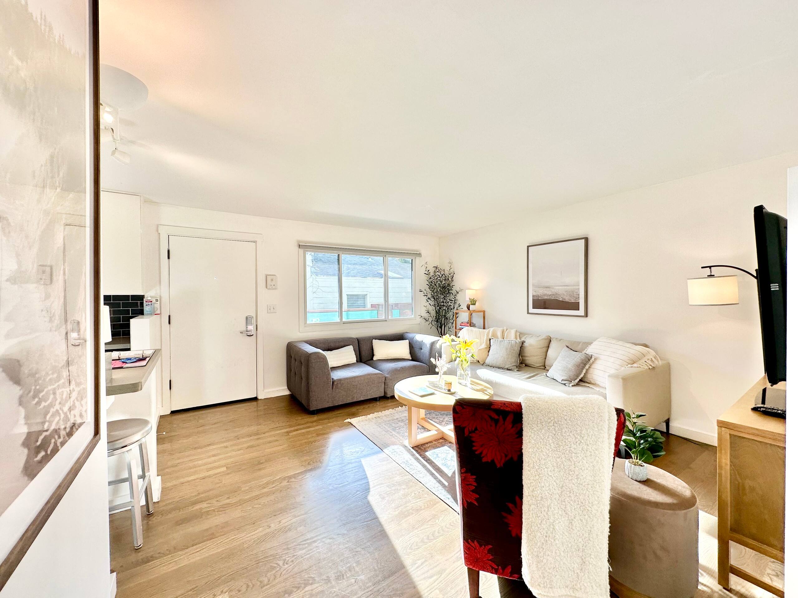 Condo in San Francisco · ★4.8 · 2 bedrooms · 2 beds · 1 bath - Image 15