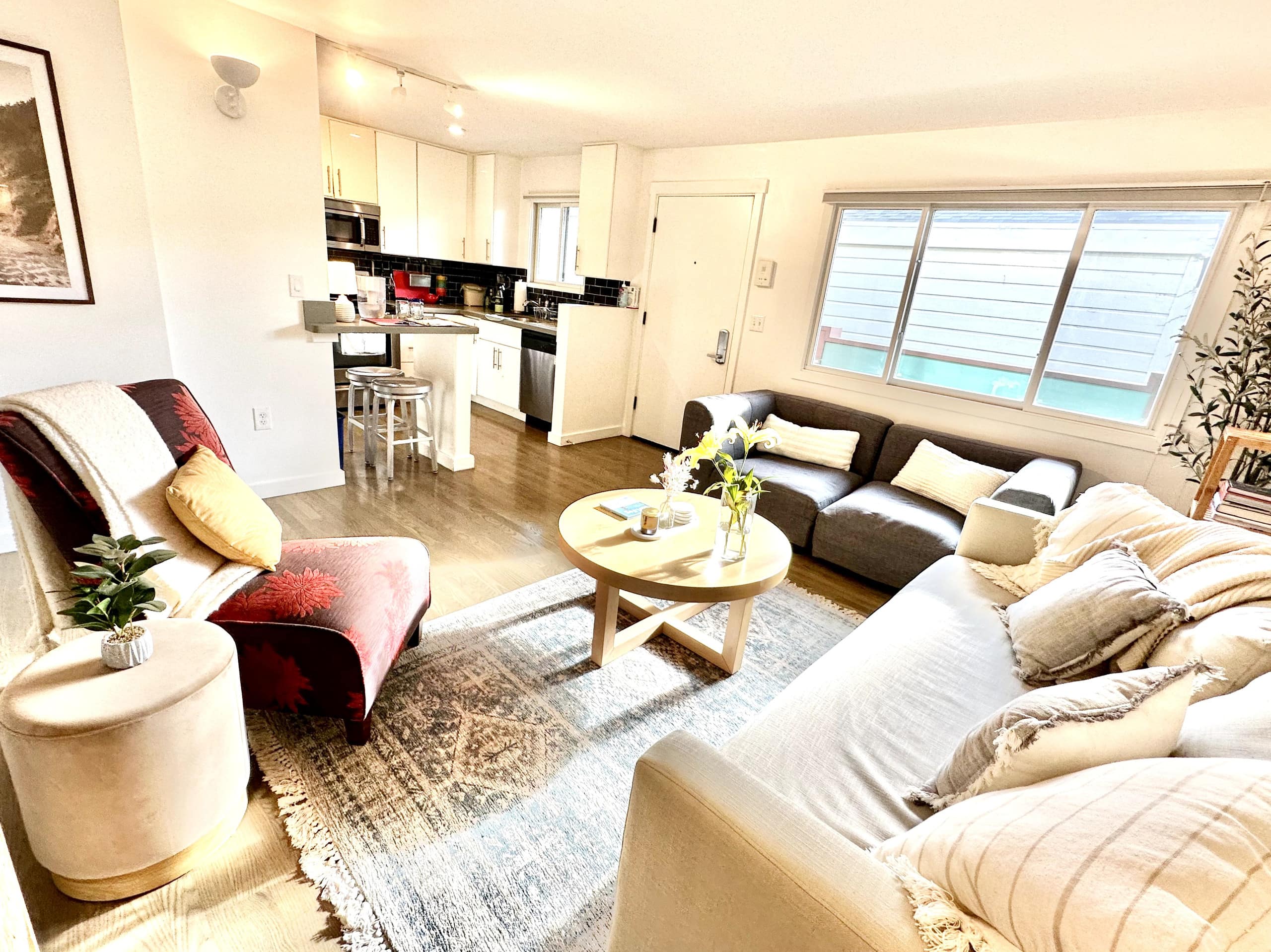 Condo in San Francisco · ★4.8 · 2 bedrooms · 2 beds · 1 bath - Image 5