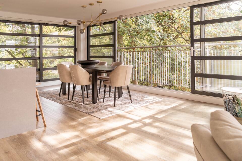 A glass-walled treetop penthouse, Leicester, England, United Kingdom, photo 7 of 10