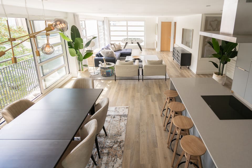 A glass-walled treetop penthouse, Leicester, England, United Kingdom, photo 4 of 10